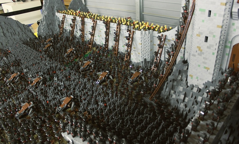 Illustration for article titled LEGO Helm's Deep Redefines The Term "Epic Battle"